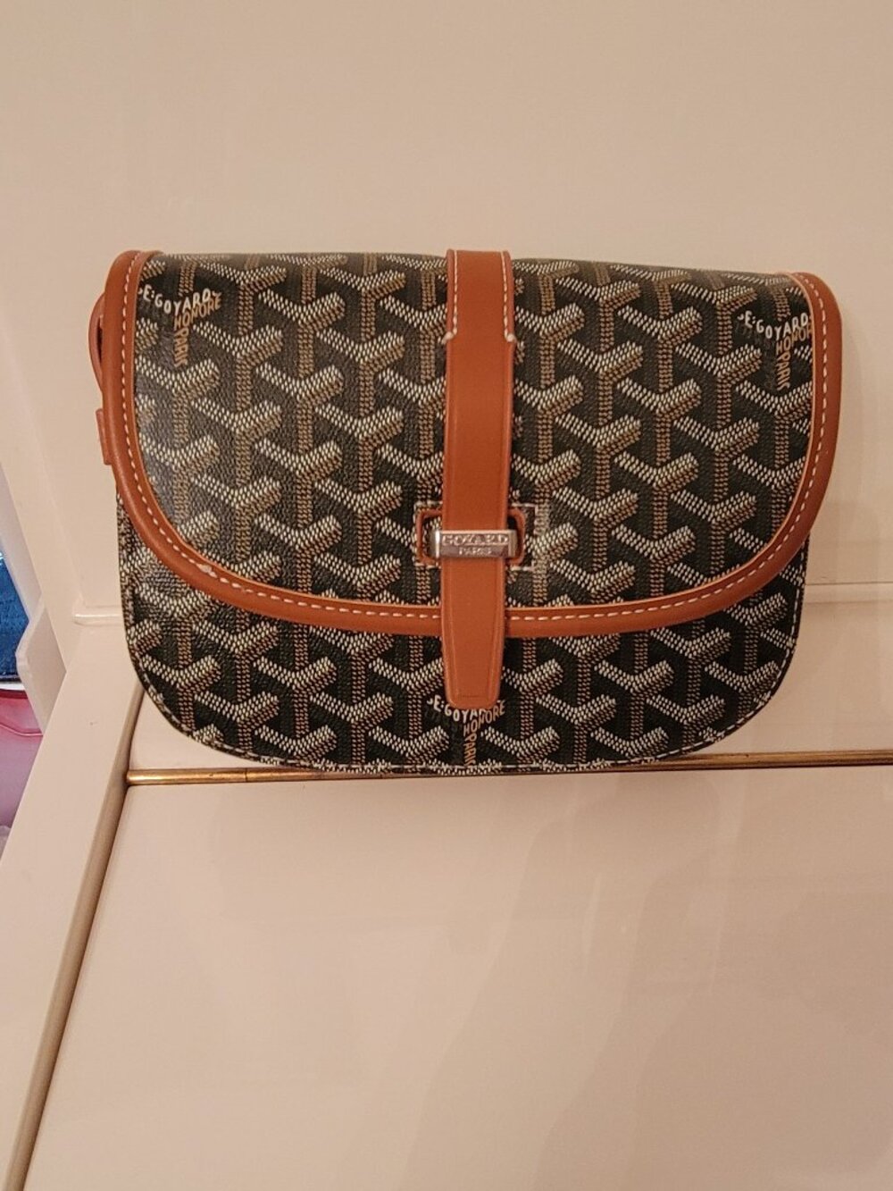 Cute green w/brown leather trim crossbody fashion bag!. No brand.